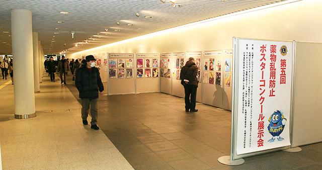 札幌駅前地下歩行空間で展示会が開催02