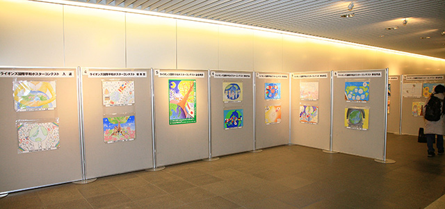 札幌駅前地下歩行空間で展示会が開催